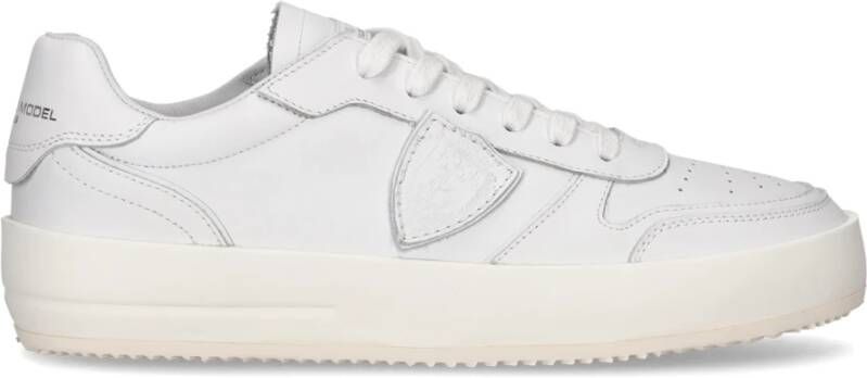 Philippe Model Witte Sneakers met Logo Patch en Contrasterende Hiel White