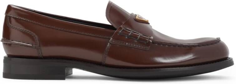 Prada Bruine leren loafers met metalen logo