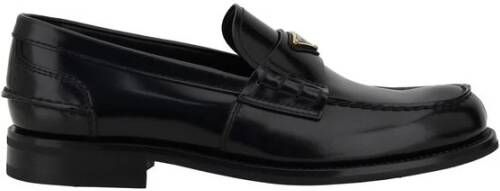 Prada Geëmailleerde Driehoekige Plaquette Leren Loafers