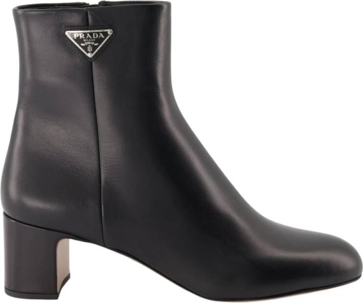 Prada Leren enkellaarzen met metalen logo Black Dames