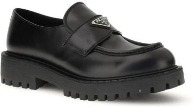 Prada Chocolade Leren Loafers met Metalen Driehoek