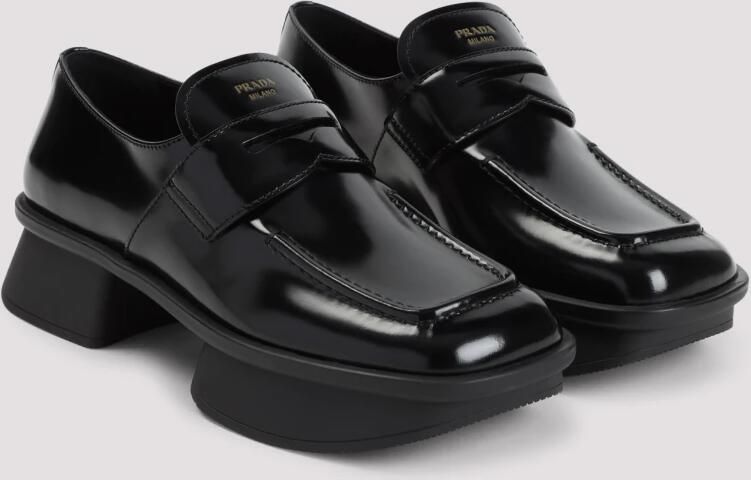 Prada Sole Black Flat Shoes With Glossy Finish And Moder in zwart