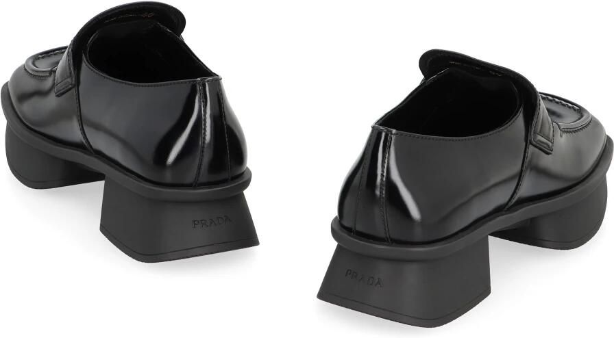 Prada Sole Black Flat Shoes With Glossy Finish And Moder in zwart
