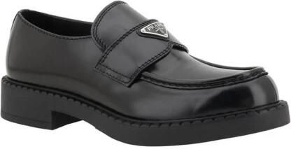 Prada Geëmailleerde Leren Loafers met Gestructureerde Zool