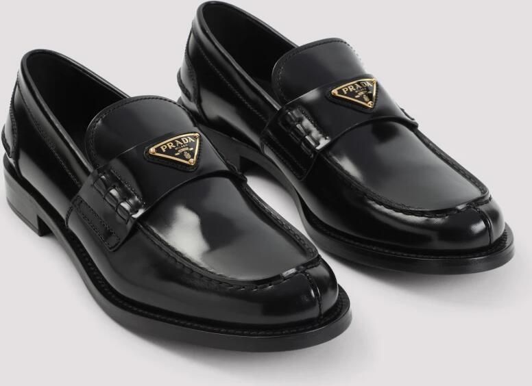 Prada Elegante leren loafers met iconische details Black Dames