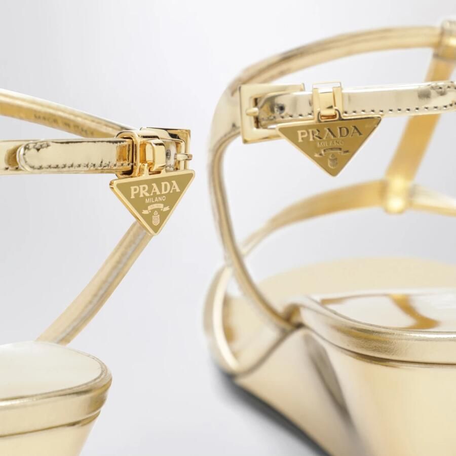 Prada Metallic Leather Wedge Sandals - Foto 2