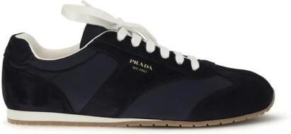 Prada Re-Nylon en suède sneakers met veters