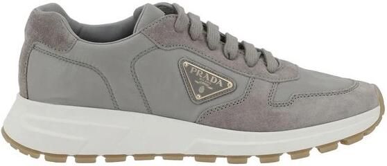 Prada Moderne Suède Sneakers met Gestructureerde Zool Gray Heren