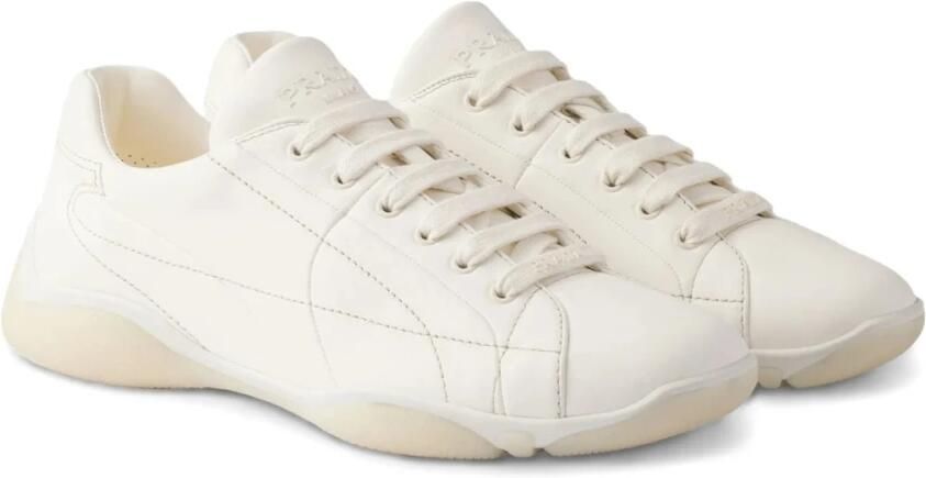 Prada Veterschoenen met lage top Nude