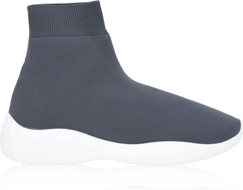 Prada Sneakers met klittenband Grijs Schoenen