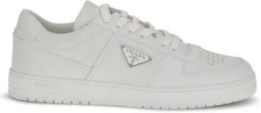 Prada Stijlvolle leren sneakers met kenmerkend logo