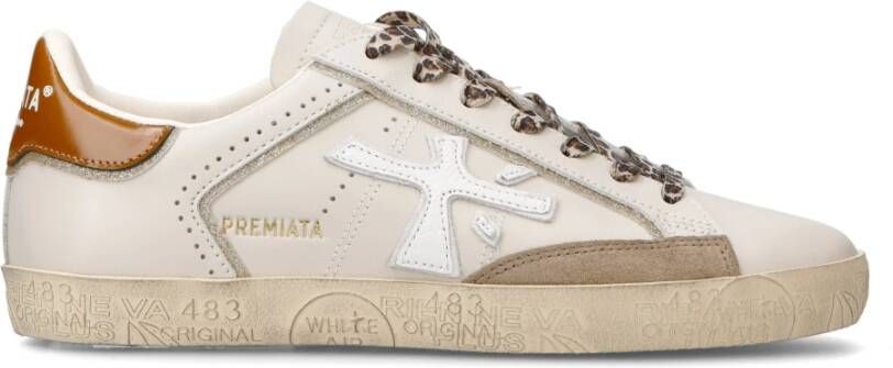 Premiata Crèmekleurige platte schoenen met logo patch en vetersluiting Beige Dames