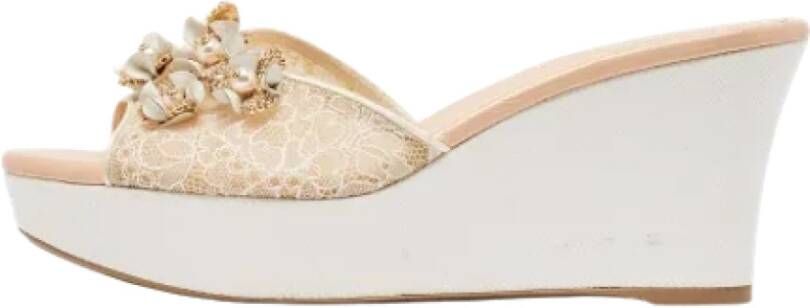 René Caovilla Pre-owned Lace sandals Beige Dames