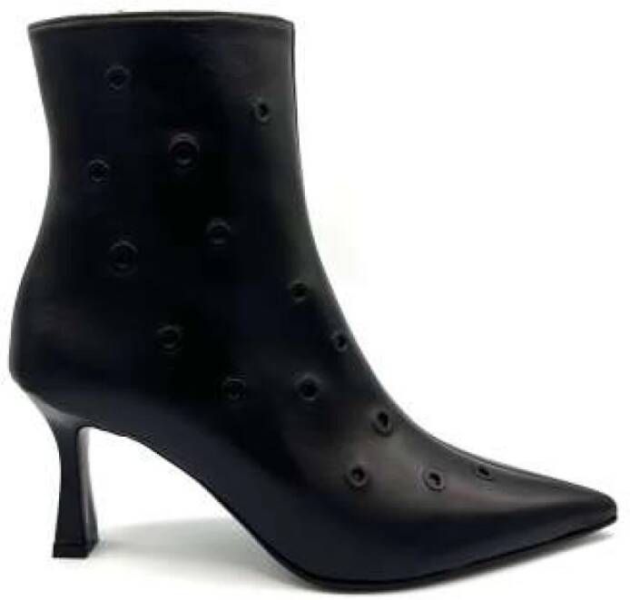 Roberto Festa Zwarte leren enkelboot met studs