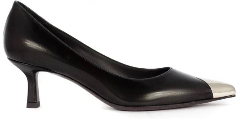 Roberto Festa Zwarte leren pumps met metalen neuskap