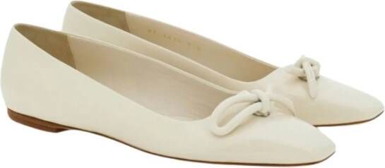 Salvatore Ferragamo Witte platte schoenen voor vrouwen White Dames