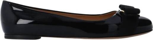 Salvatore Ferragamo Zwarte Ballerina`s met Patentleren Voorkant Strik Black Dames