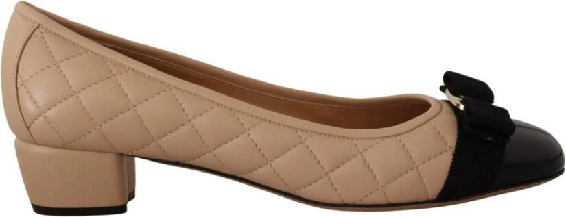 Salvatore Ferragamo Beige en Zwart Nappa Leren Pumps Schoenen Beige Dames