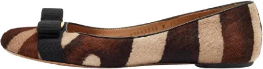 Salvatore Ferragamo Pre-owned Fabric flats Brown Dames