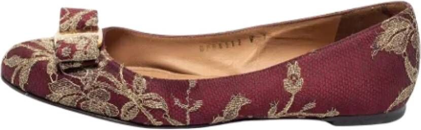 Salvatore Ferragamo Pre-owned Fabric flats Red Dames