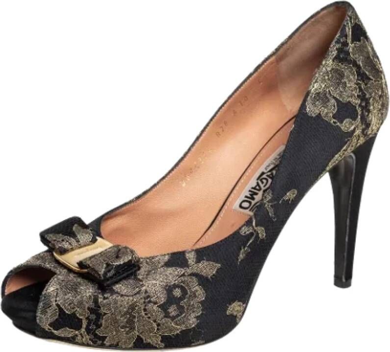 Salvatore Ferragamo Pre-owned Fabric heels Black Dames
