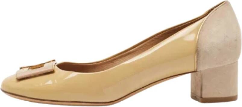 Salvatore Ferragamo Pre-owned Leather heels Beige Dames