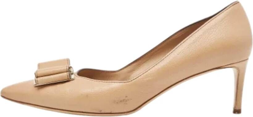 Salvatore Ferragamo Pre-owned Leather heels Beige Dames