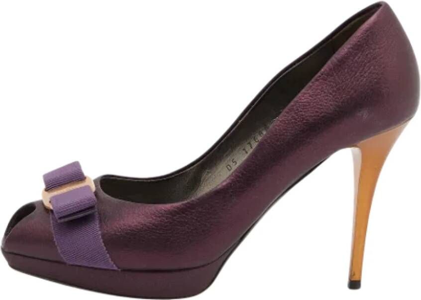 Salvatore Ferragamo Pre-owned Leather heels Gray Dames