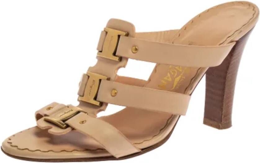 Salvatore Ferragamo Pre-owned Leather sandals Beige Dames