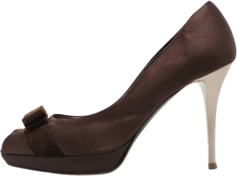 Salvatore Ferragamo Pre-owned Satin heels Brown Dames