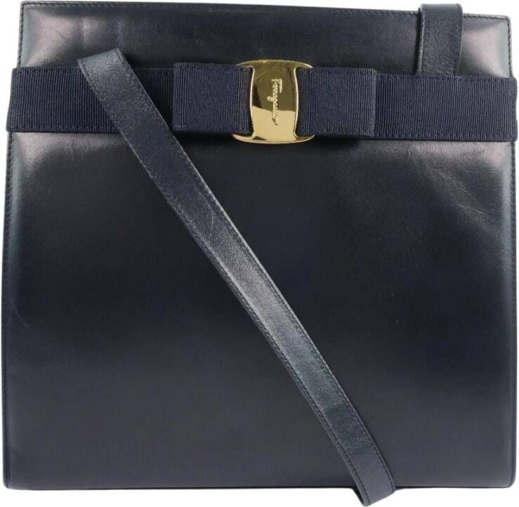 Salvatore Ferragamo Pre-owned Tweedehands Boog Schoudertas Leer Elegante Stijl