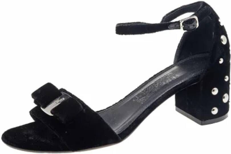 Salvatore Ferragamo Pre-owned Velvet sandals Black Dames