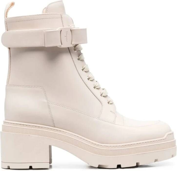 Salvatore Ferragamo Witte Casual Mid Heel Enkellaarsjes White Dames