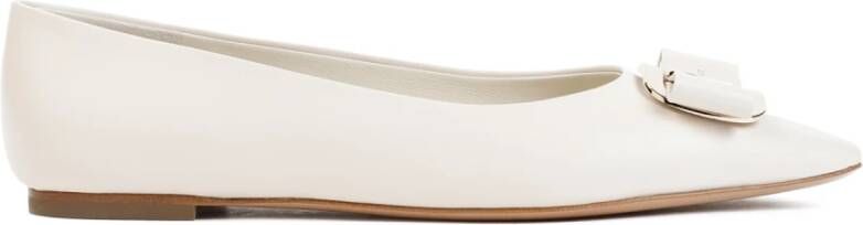 Salvatore Ferragamo Witte Lamsleren Ballerina Schoenen Beige Dames