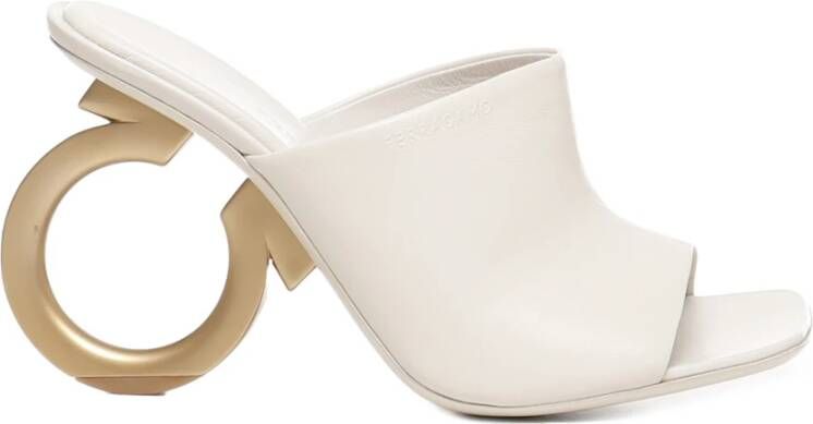 Salvatore Ferragamo Witte Sandalen met Open Teen en Spturale Hak White Dames