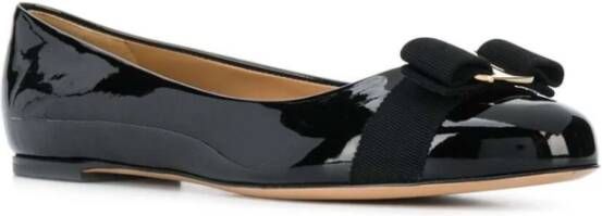 Salvatore Ferragamo Zwarte Ballerina`s met Patentleren Voorkant Strik Black Dames