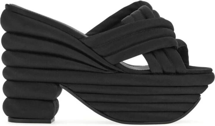 Salvatore Ferragamo Zwarte Gewatteerde Plateau Sandalen Black Dames