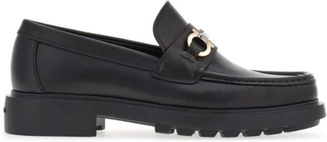 Ferragamo Zwarte platte schoenen met Gancini-details