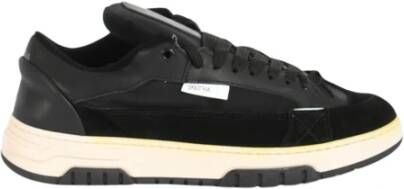 Santha Model 1 Sneaker