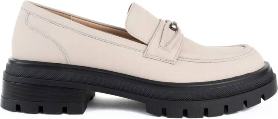 Santino Milano Beige Elegante Gesloten Loafers