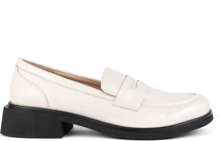 Santino Milano Witte elegante gesloten loafers voor vrouwen