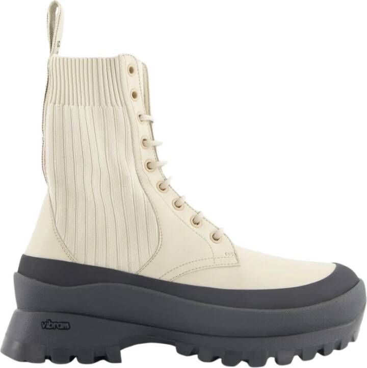 Stella McCartney Beige Platte Laarzen Elegant Ontwerp