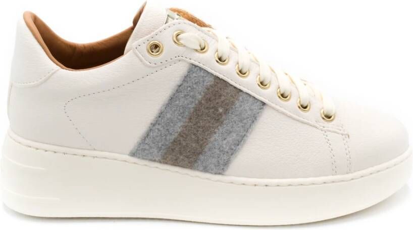 Stokton Beige Sneakers met Leren Voering en Rubberen Zool Beige Dames