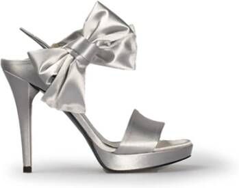 Stuart Weitz Bigbow Sandalen met Hoge Hak