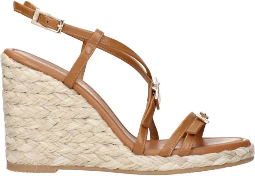 Stuart Weitz Bruin Leren Sleehak Sandalen