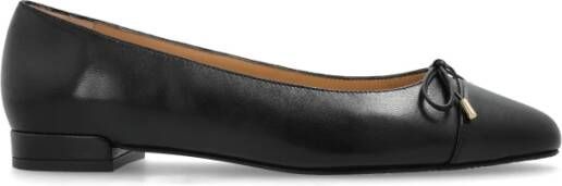 Stuart Weitzman Bow Pointed Almond Toe Ballerina Flat in zwart