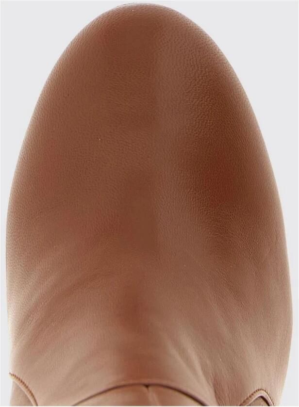 Stuart Weitz Leren Knielaarzen