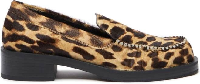 Stuart Weitzman Tijdloze Loafer met Modern Design Brown Dames