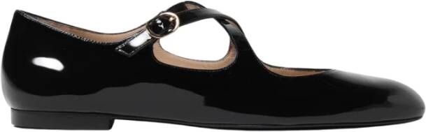Stuart Weitz Zwarte Lakleren T-Strap Platte Schoenen