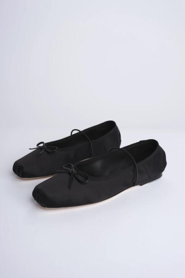 Studio Amelia Zwarte Zijden Ballerina Platte Schoenen